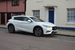 Infiniti Q30 side view