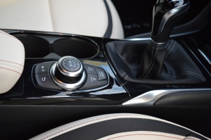 Infinity Q30 centre console