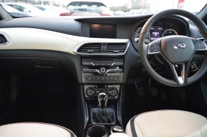 Infinity Q30 dash