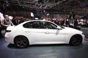 Alfa romeo Giulia side