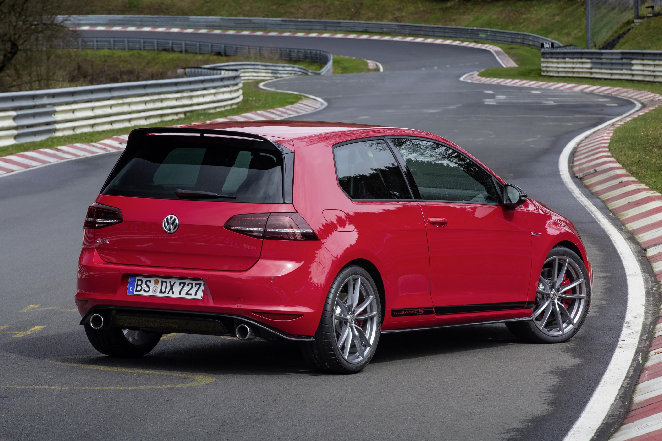 VW Golf GTI Clubsport S rear red