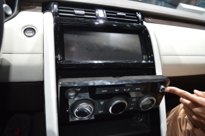 land-rover-discovery-cubby-hole