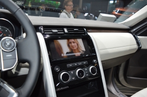 land-rover-discovery-dash